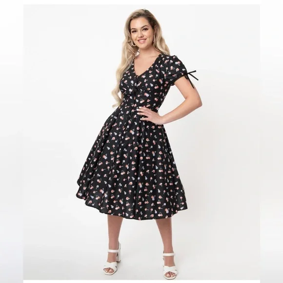 strapless open back dress Red Cherry Box Pleated Circle Dress In Black main image 0